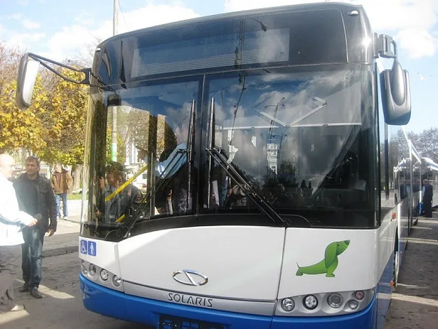 Община Сливен закупи специализиран автобус за деца с увреждания