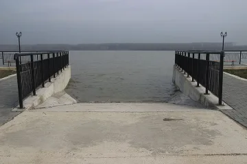 Дунав пълни коритото си