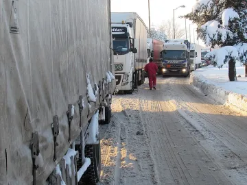 Опашки от ТИР-ове на Дунав мост