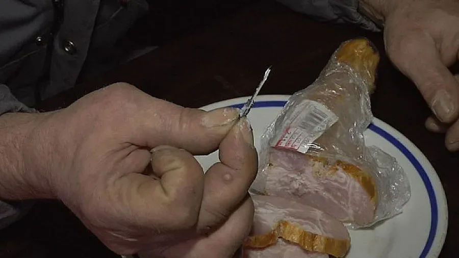 Мъж купи филе с игла за бремената си дъщеря