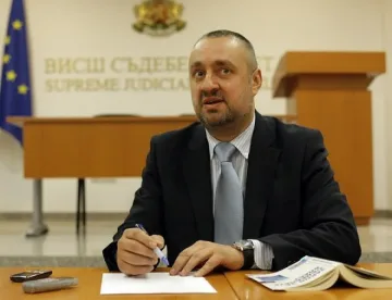 Ясен Тодоров: Имам 5 изходящи съобщения, всички към жени