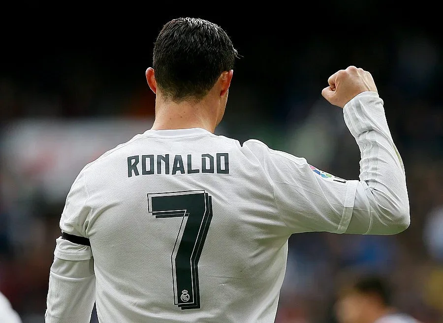 Алвеш и Роналдо пак си ги мерят