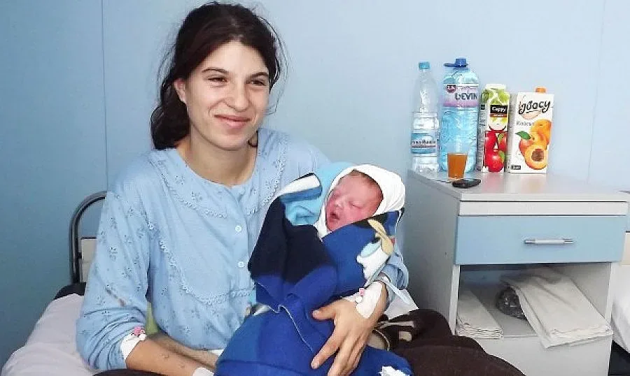 Спешна снежна помощ! Румънка роди в Силистра