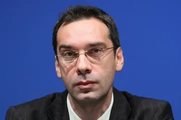 Ученици блокираха Фейсбука на "Чичо Кмет", искат ваканция