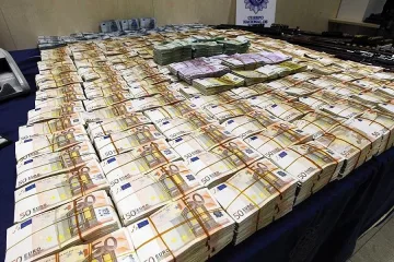 62 богаташи имат колкото 3,6 млрд. души взети заедно