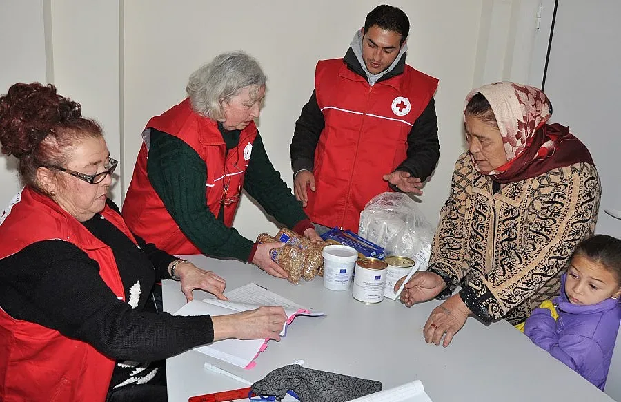 Опашки от 5 сутринта за хранителните помощи от ЕС