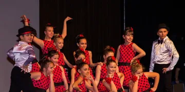 Младежи с концерт за тима ни по астрономия