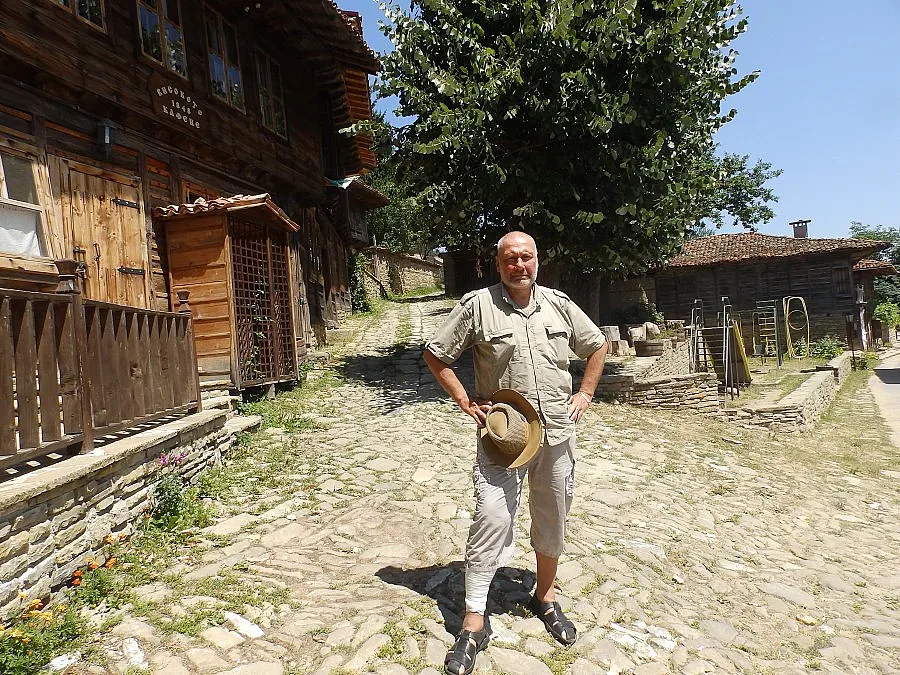 Озверели кърджалии "бастисват" балканския градец