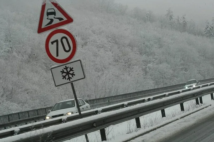 Спират камионите по пътища в Кюстендилско