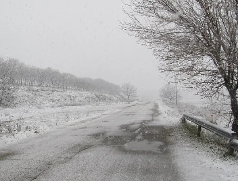 Червен код в 3 области за валежи от дъжд и сняг