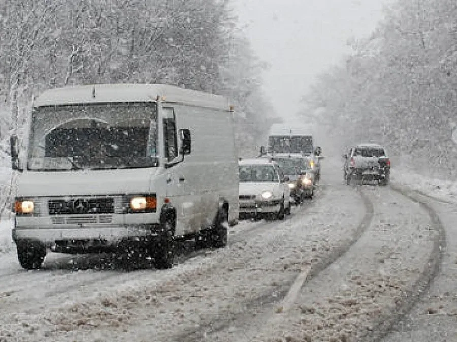Затворени проходи и ограничения по пътищата
