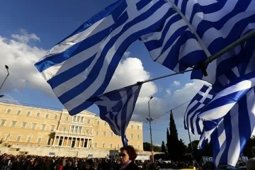 Гърците на протест срещу сделката с кредиторите
