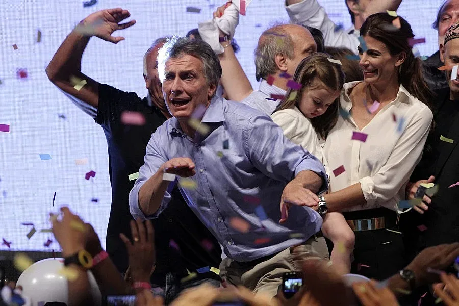 Аржентинският президент дава заплатата си на бедни