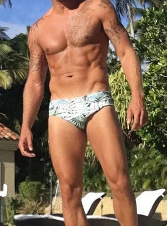 Загадката: Кой е този певец?