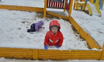 Снегът продължава и в неделя 