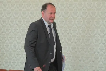 Миков: Само Атака още не е отговорила ще участва ли в разговори за вота на недоверие