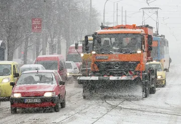 Фандъкова увеличи броя на снегорините в столицата
