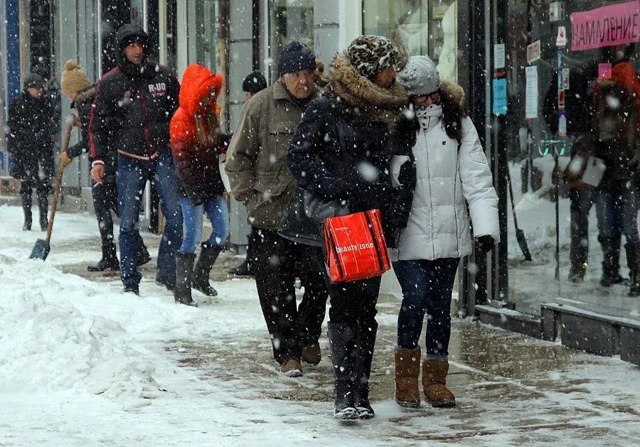 Опасно време в 8 области на страната