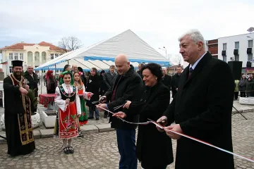 Василева откри модернизираната ВиК мрежа на Сопот