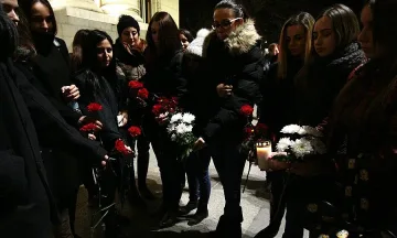 Поничките вкъщи, гняв във Фейсбук (ОБЗОР)