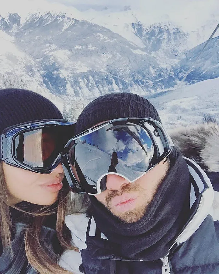 Благо купонясва с наргиле в уста