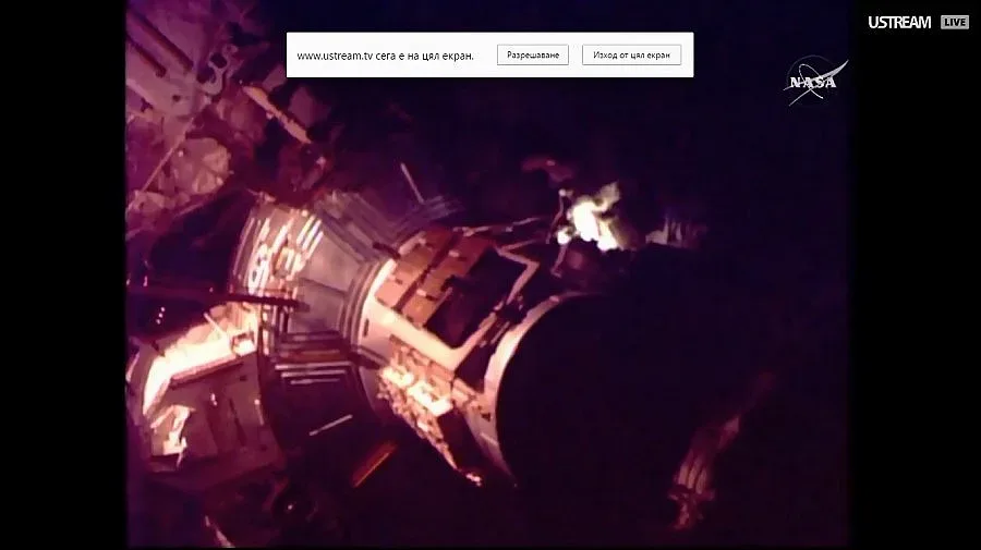 НА ЖИВО: Астронавти се разхождат в Космоса