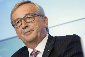 Юнкер: Няма да се откажа от релокацията на бежанците