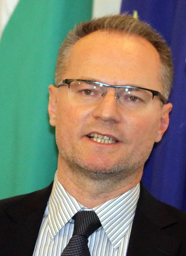 Яне Янев: Панов е наемник на Радан