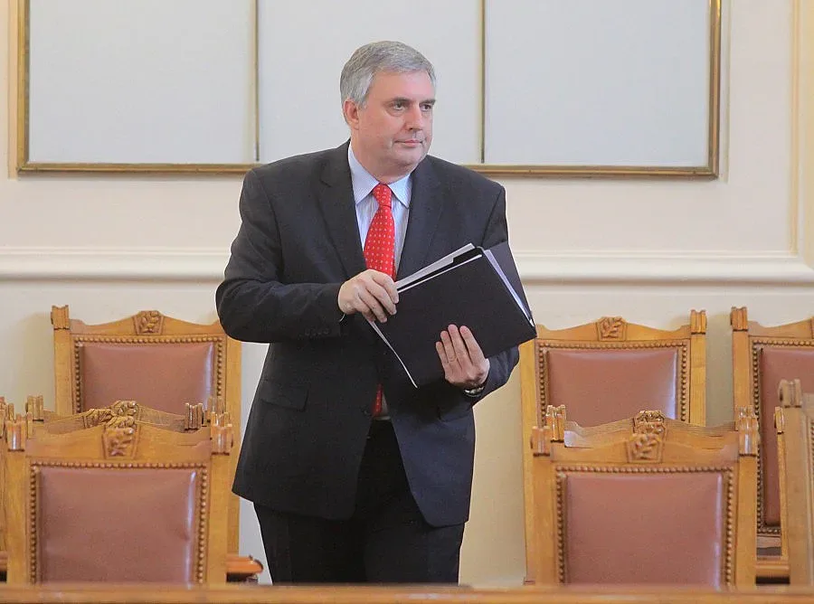 Калфин: Трябва да подпомогнем работещите родители