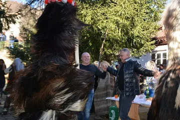 Кмет пребори мечка с голи ръце