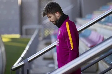 Свинска глава чакаше Пике в дербито 