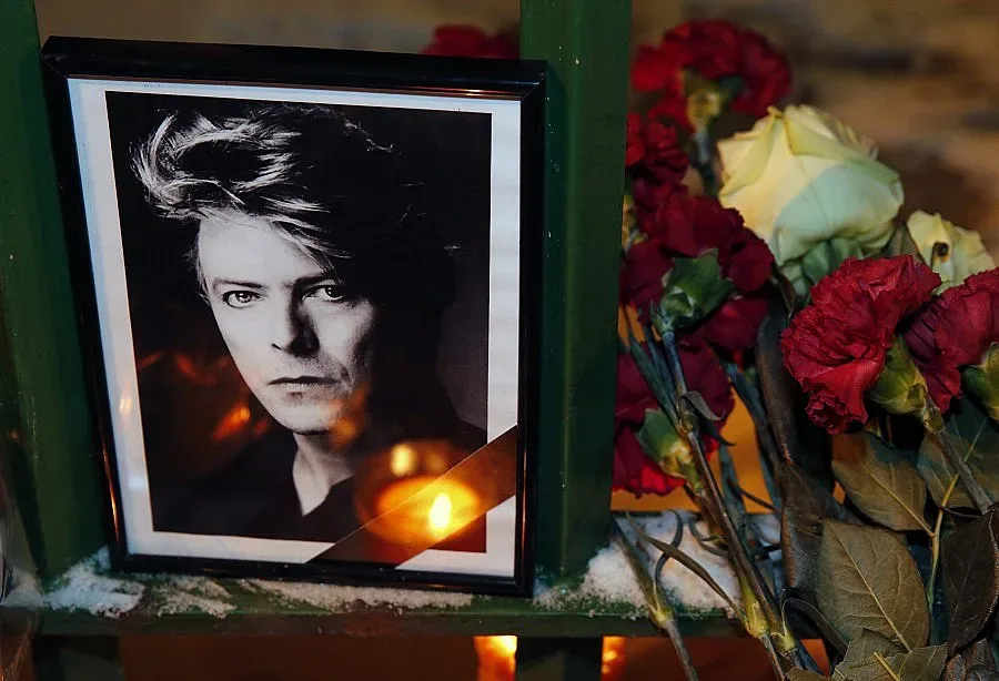 Кремирали тайно Дейвид Боуи