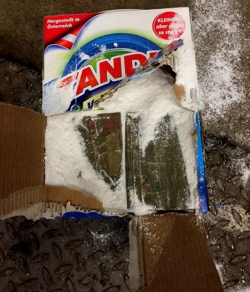 Извадиха от прах за пране бойни пистолети и патрони