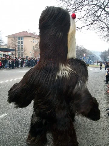 Кукери затварят улици в Симитли