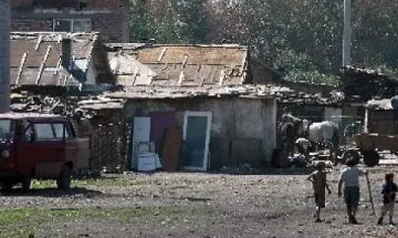 Кмет награждава ромски хубавици