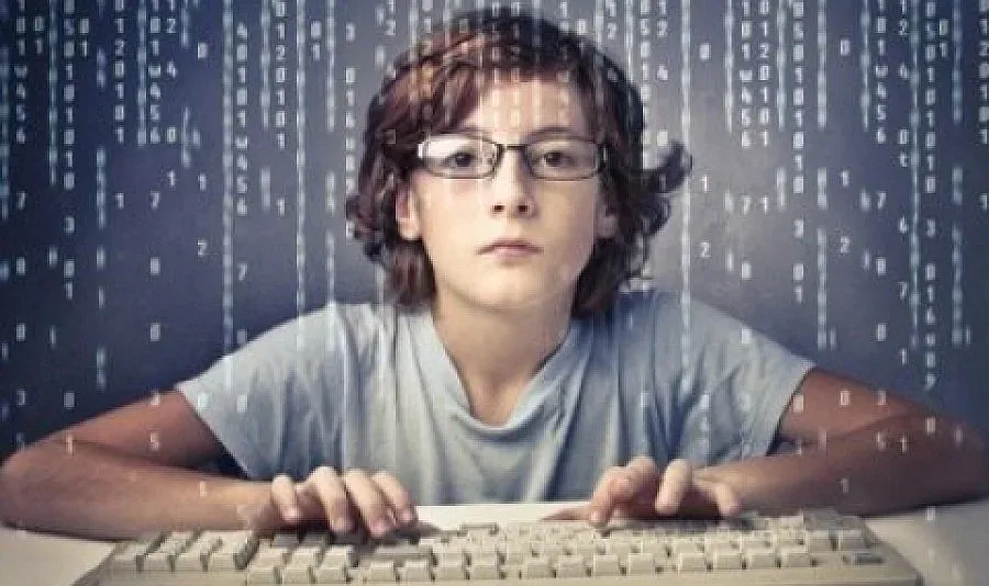 Ученик хакна шефа на US разузнаването