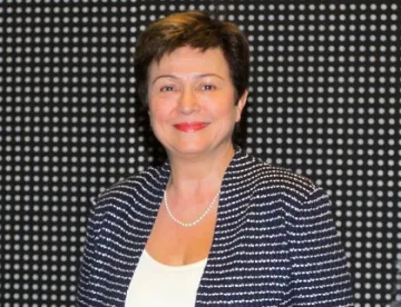 Кристалина Георгиева обсъжда световната икономика в Москва