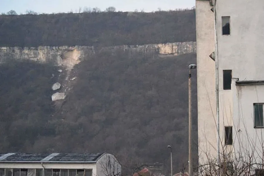 Мрежа за скалата в Провадия, ще я рушат