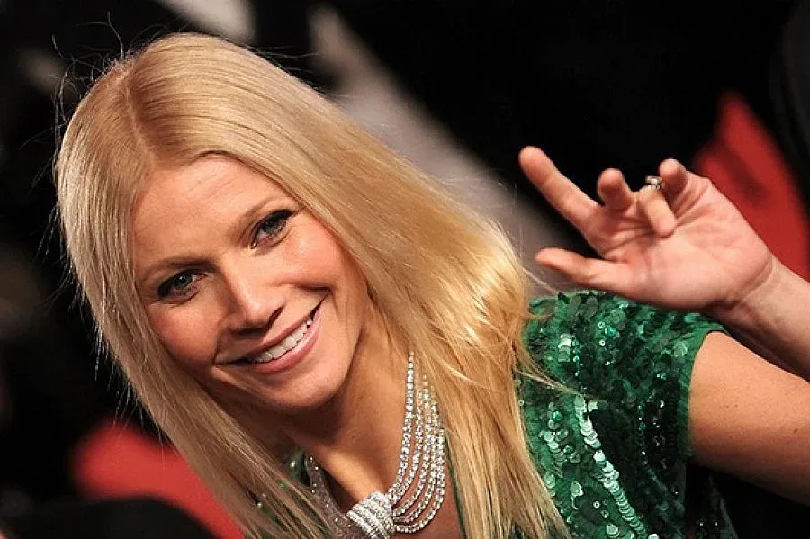 Гуинет Полтроу прави органичен грим