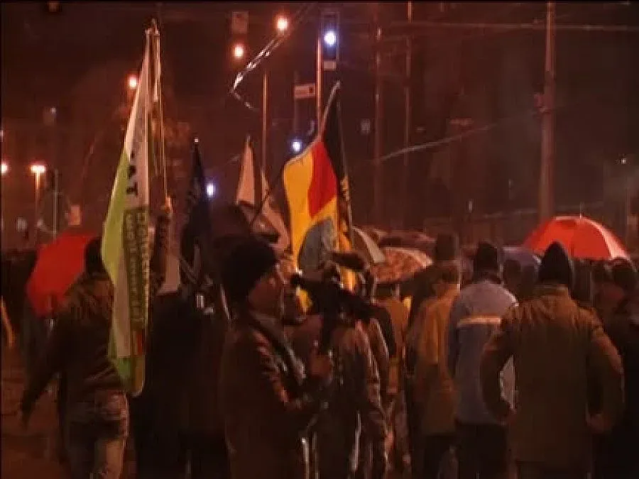 Задържаха активисти, палили и чупили коли в Лайпциг