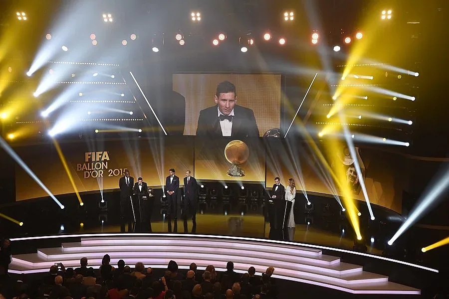 Петев отсвирил Меси за "Златната топка"