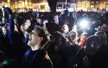 Почетоха Боуи с улични партита в Лондон 