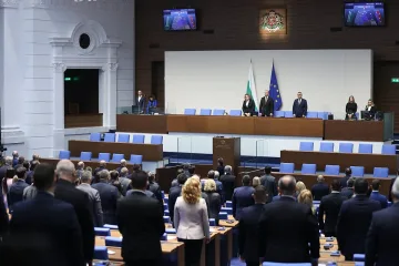 Хаос на старта на новата сесия на парламента! Остър сблъсък