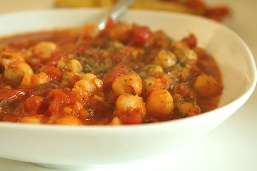 Глобяват млечна кухня заради лоша вода в манджата на децата