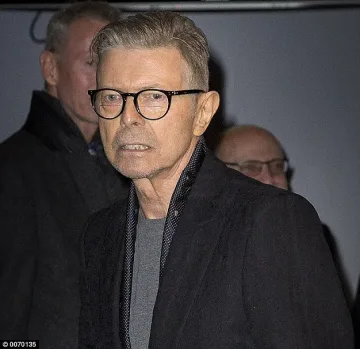 Отиде си бляскавия хамелеон на рока (ОБЗОР)