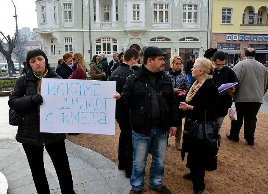 Музиканти и танцьори излязоха на протест в Сливен