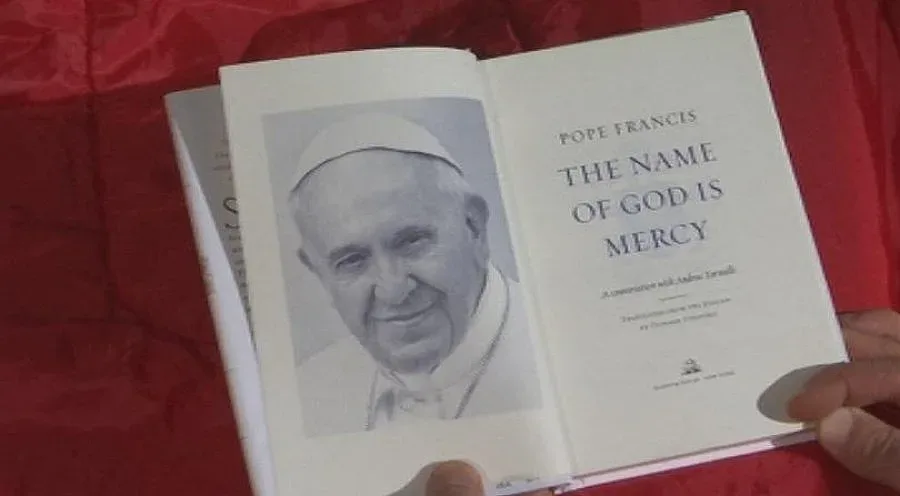 Папа Франциск издаде своята първата книга