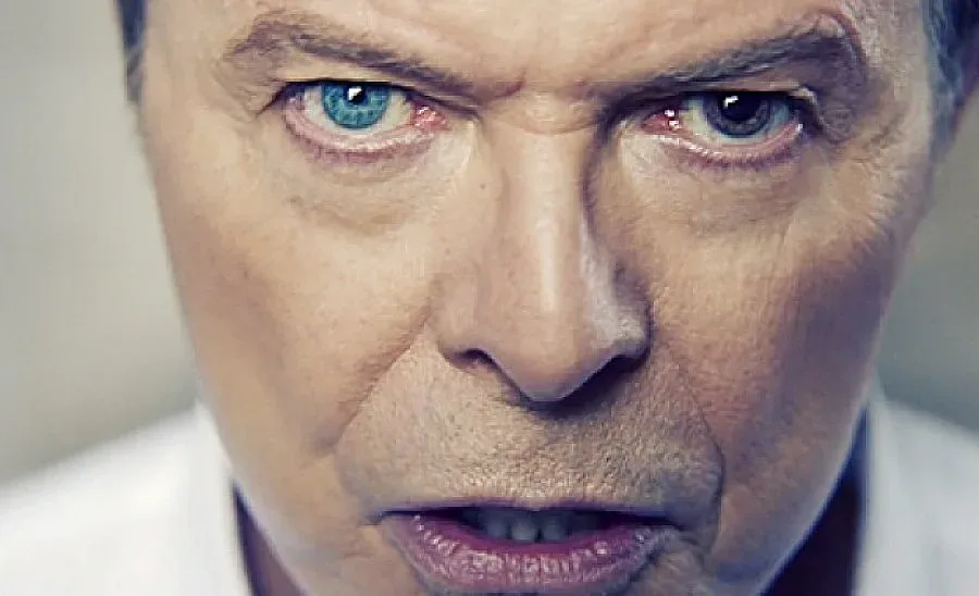 Дейвид Боуи загуби битката с рака