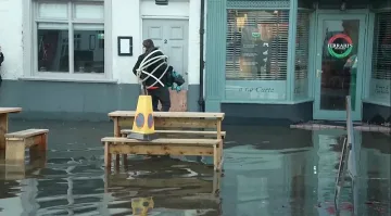 Англия е под вода! Обявиха голяма тревога