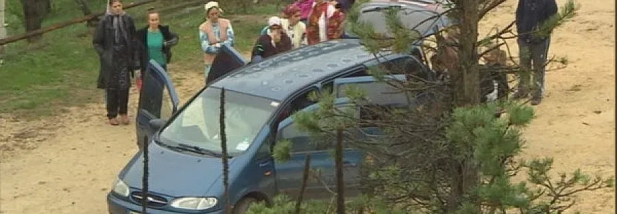 Деца от Велинградско пътуват за училище в багажник